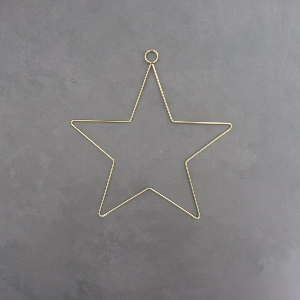 Kovová dekorační hvězda s očkem – zlatá, průměr 20 cm, elegantní kovová dekorace